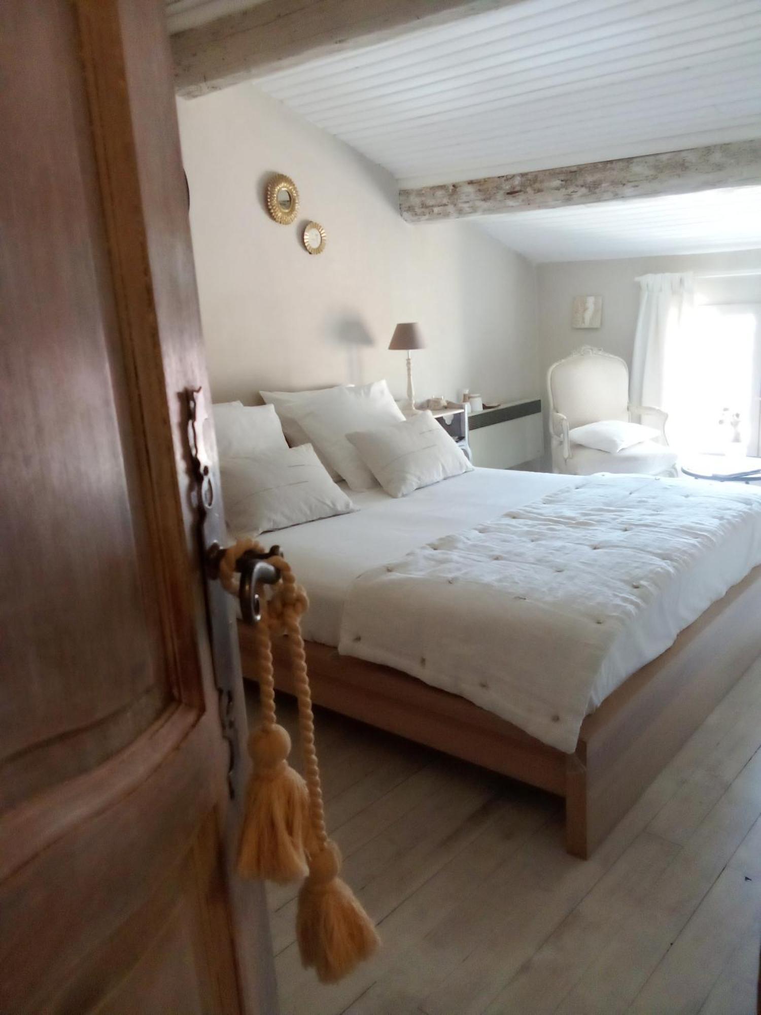 La Maison Perchee Aigues-Mortes Phòng bức ảnh
